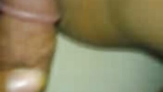 La brune potelée Olarita montre ses femme obèse porno gros seins et les huile très bien