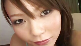 Le vagin touffu de la Japonaise doxy se fait pilonner durement avec un gode avant de se lever en levrette pour pouvoir baiser une bite bien dure avec sa bouche dans une vidéo de porono femme sexe hot Jav HQ.