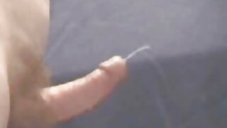 Une milf plantureuse et une jeune brune se déshabillent et se lèchent femme fontaine porno les chattes