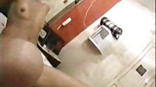 Les salopes électro fille vierge porn satisfont les chattes des autres avec différents appareils