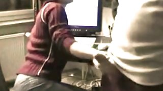 Une ado japonaise enjouée se fait baiser en levrette sous mere fils fille porno la jupe
