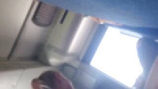 Deux beautés brunes porno de grand femme galbées se mangent les chattes dans le salon de massage