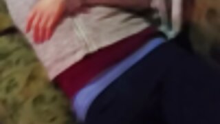 Foxy jeune porno sa belle mere brune se fait baiser et jouir sur ses lunettes