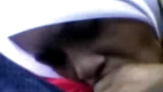L'appétissante ado Kat Dior suce une grosse bite dans une vidéo porno plaisir femme POV