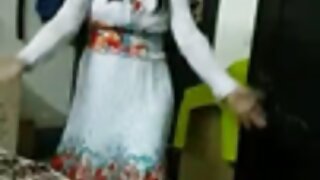 Nympho brune aux cheveux raides avec un cul retourné chevauche une grosse porno homme et femme bite sur le dessus
