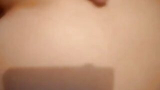 Une séductrice d'ébène courbée chevauche la bite d'un nain comme une vraie déesse xxx femme mince du sexe