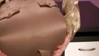 La brune boobalicieuse Charley Chase porno femme sur homme chevauche la bite comme une cowgirl