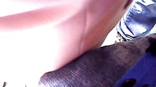 La sexy Asiatique porno fille black Elle Voneva donne de la tête et se fait baiser dans la chatte