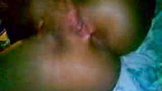 des baiseurs coquins poussent une salope blonde courbée à tour porno milf lesbien de rôle