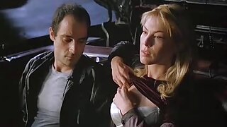 Une ado pervertie xxx femme enceinte est prête à servir deux mecs en même temps